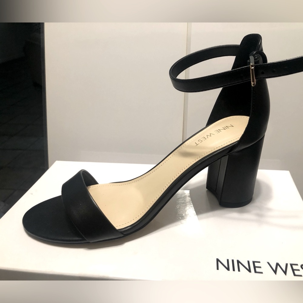 Nine West Black Strap Sandy3 Sandals block heel 9M- NEW